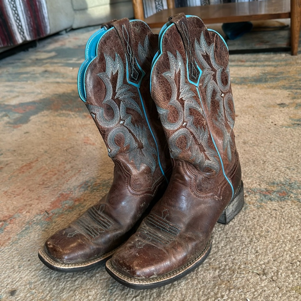 Size 7 Ariat Brown Boots